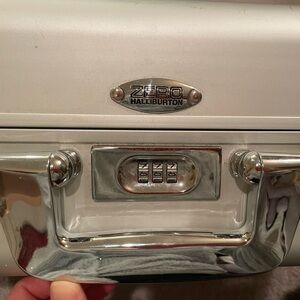 Halliburton Zero briefcase attaché
